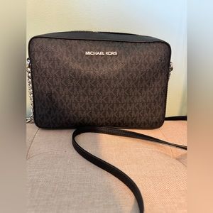 EUC Michael Kors Jet Set Large crossbody